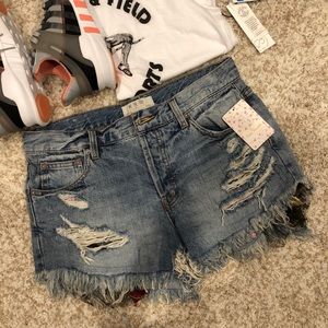 •Free People• Embroidered Distressed shorts
